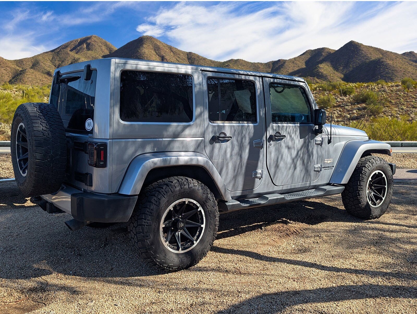 2013 Jeep Wrangler Unlimited Sahara photo 3