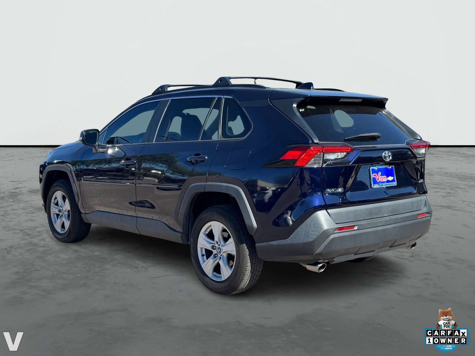 2020 Toyota RAV4 XLE photo 3