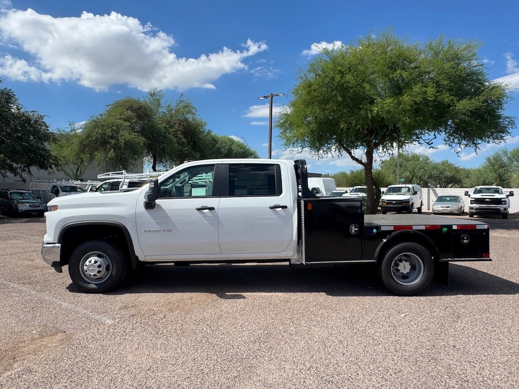 New 2025 Chevrolet Silverado 3500 HD Chassis Cab Work Truck Truck Crew Cab