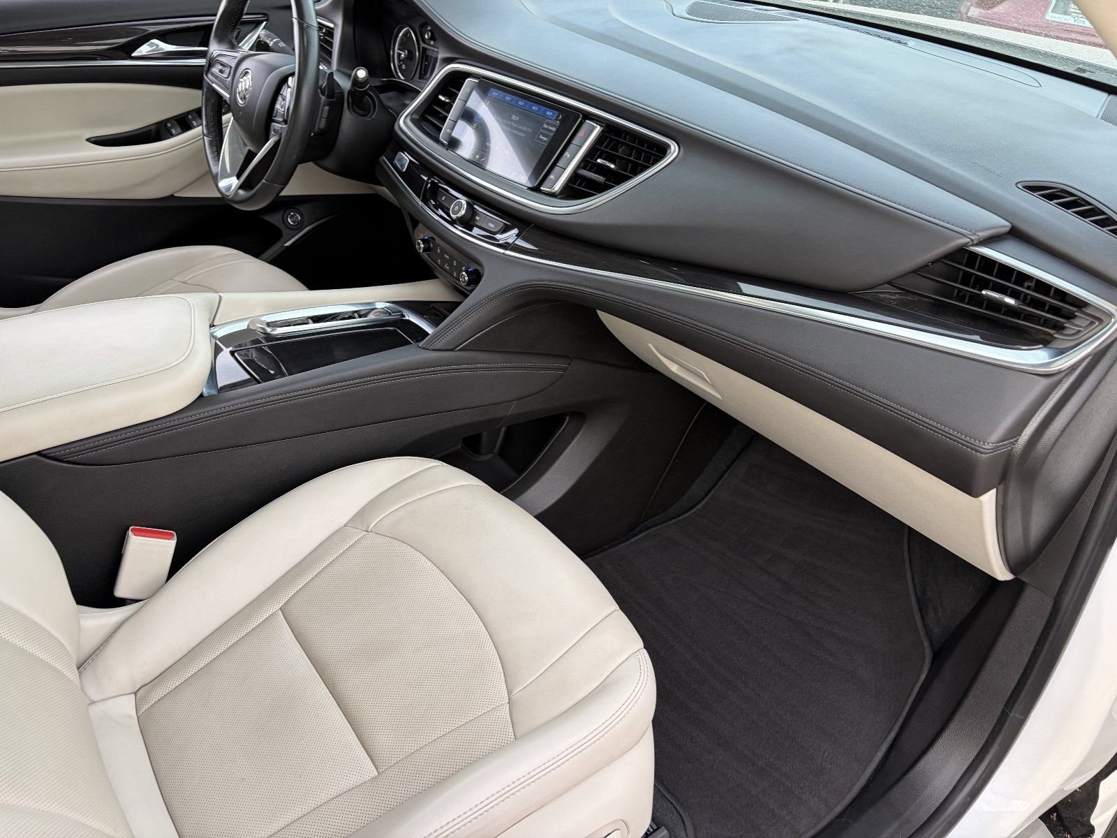 Used 2024 White Frost Tricoat Buick Essence image 13