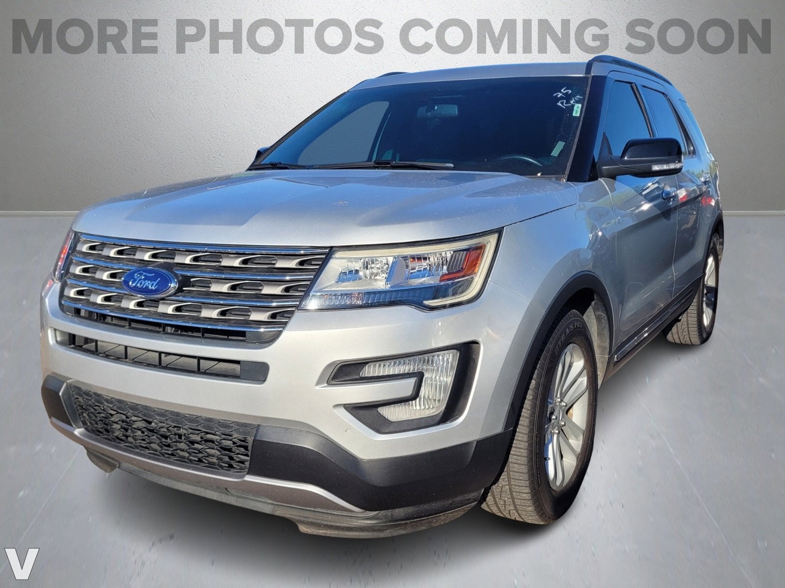 Image 2 of 2017 Ford Explorer XLT SUV