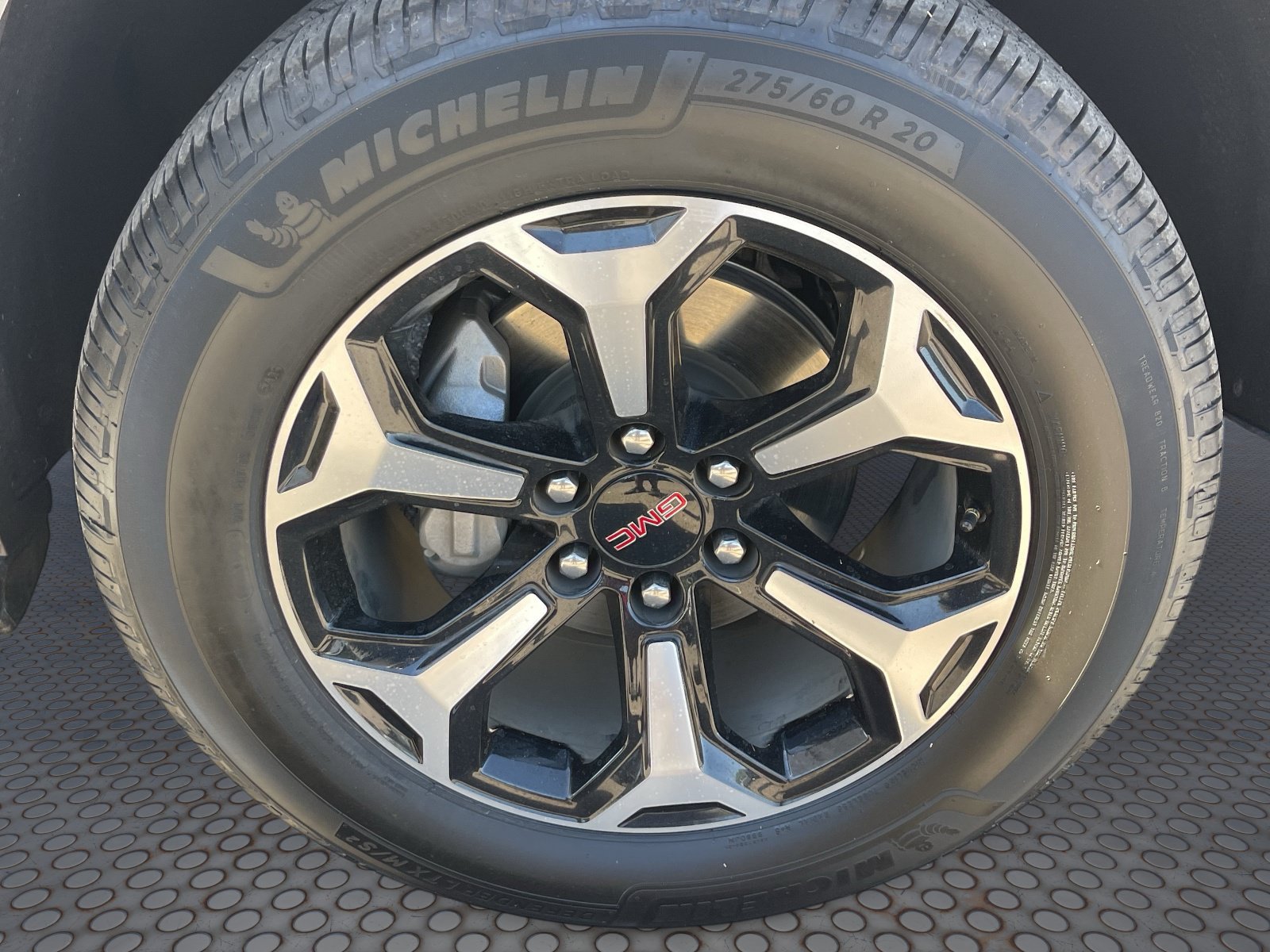 2025 GMC Yukon AT4 - Photo 11