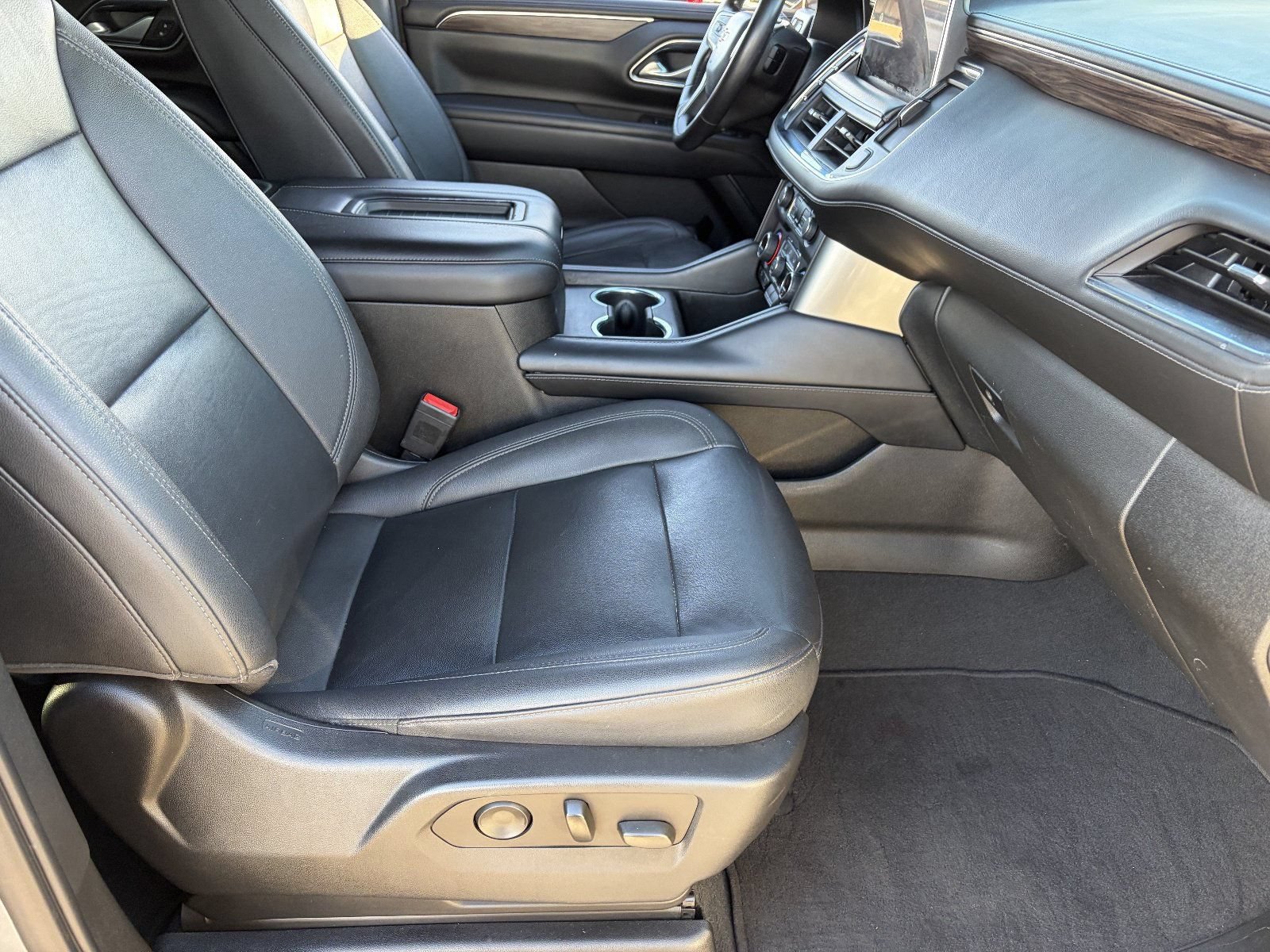 2022 Chevrolet Suburban Z71 - Photo 12