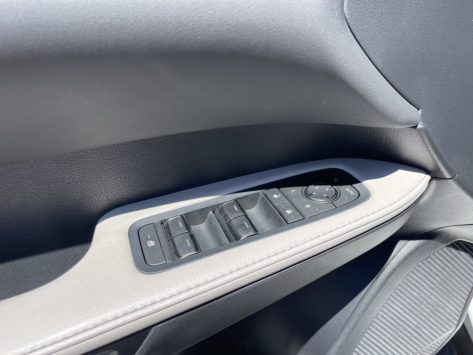 2023 Lexus RX 350 - Photo 23