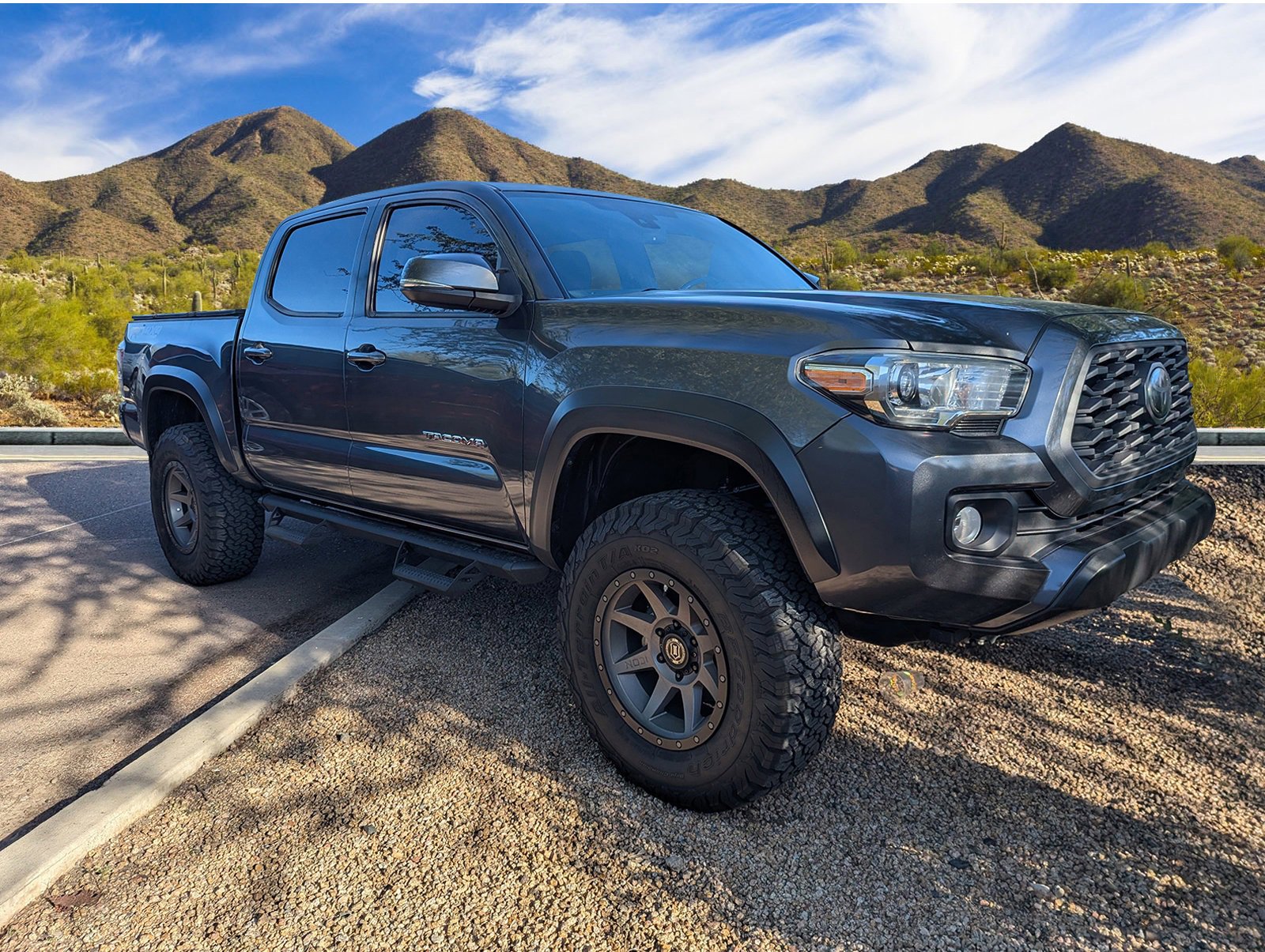2021 Toyota Tacoma TRD Off-Road V6 photo 2
