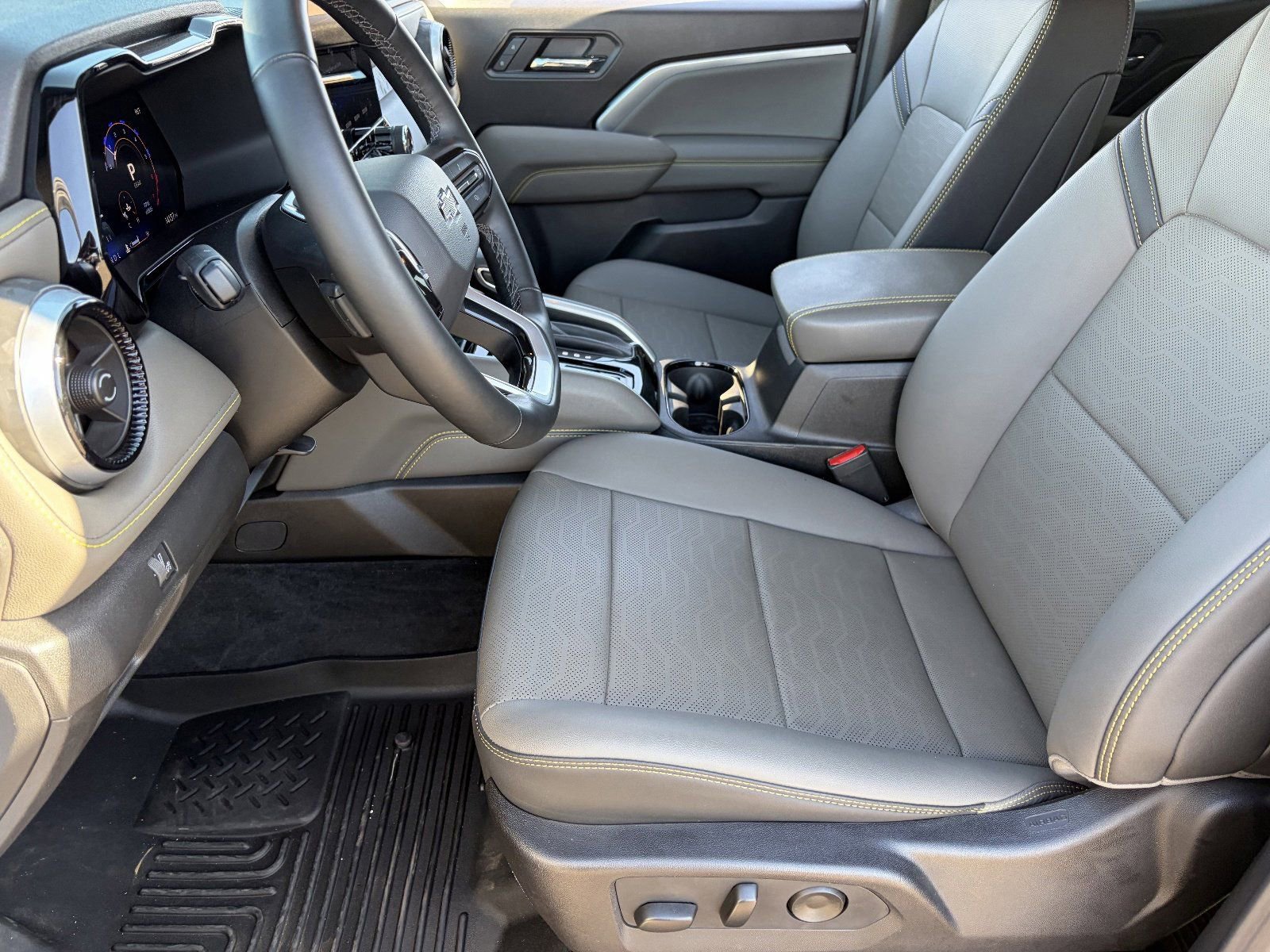 2025 Chevrolet Colorado ZR2 - Photo 20