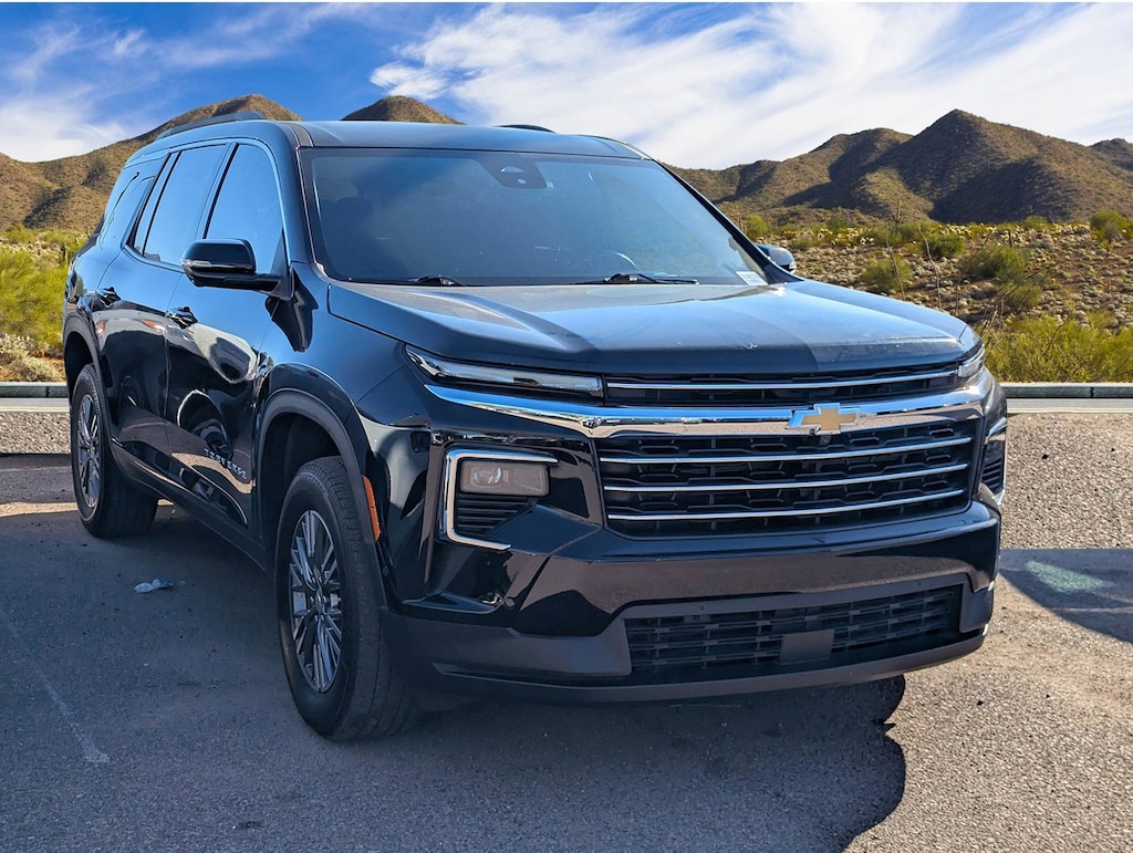 Used 2024 Chevrolet Traverse LT SUV