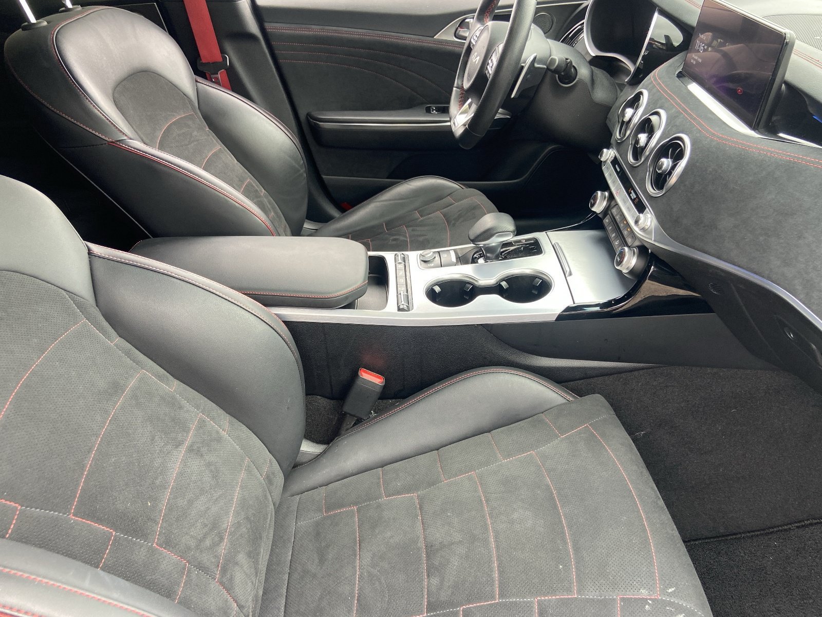 2023 Kia Stinger GT2 - Photo 12