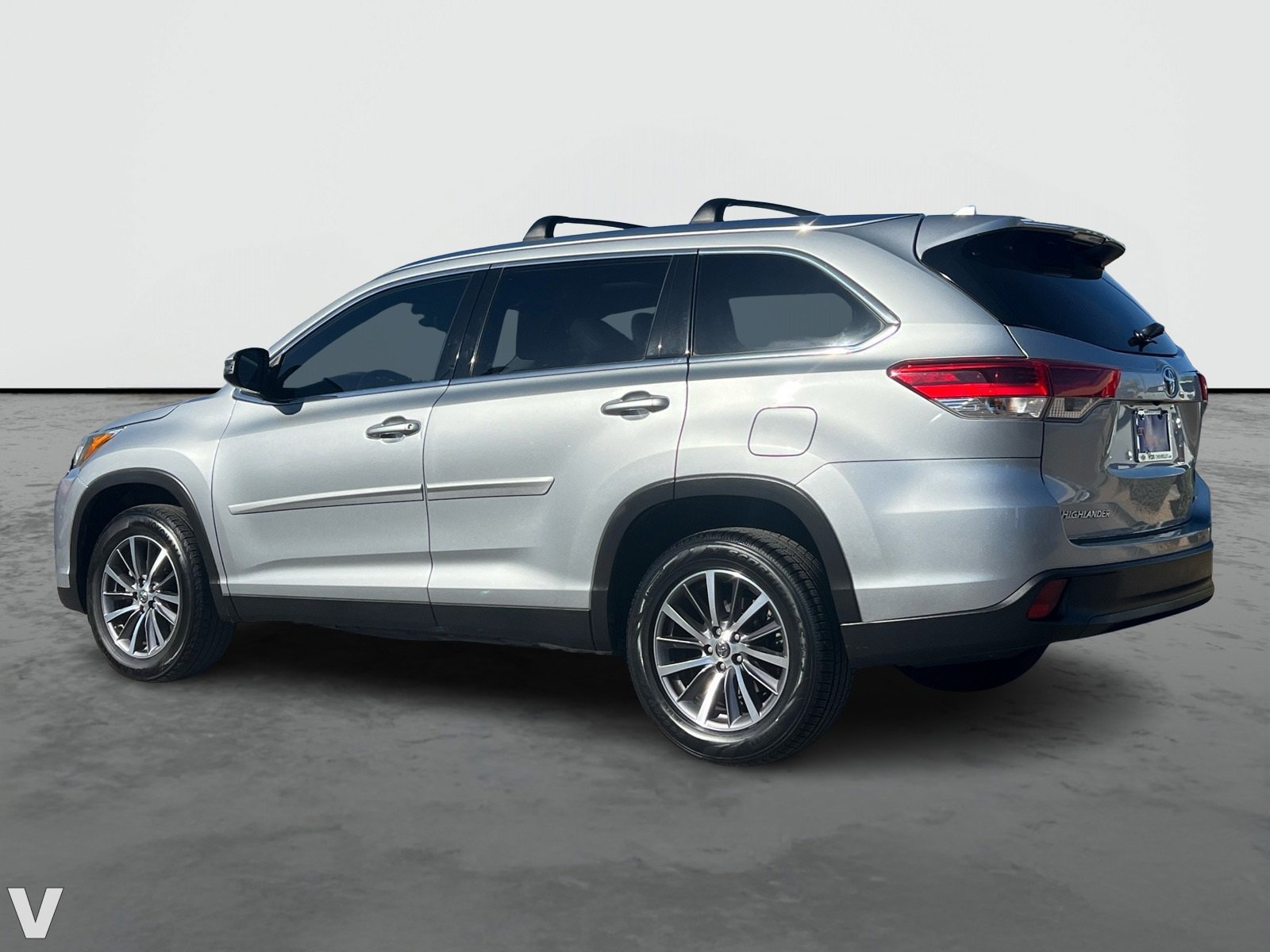 Image 4 of 2019 Toyota Highlander SE SUV