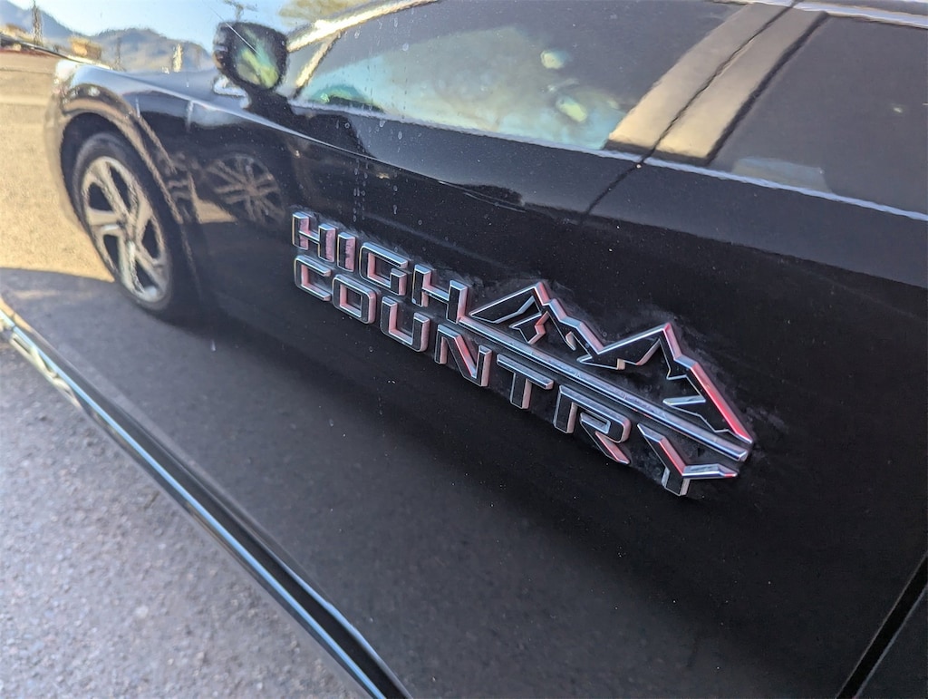 Used 2023 Chevrolet Traverse High Country SUV