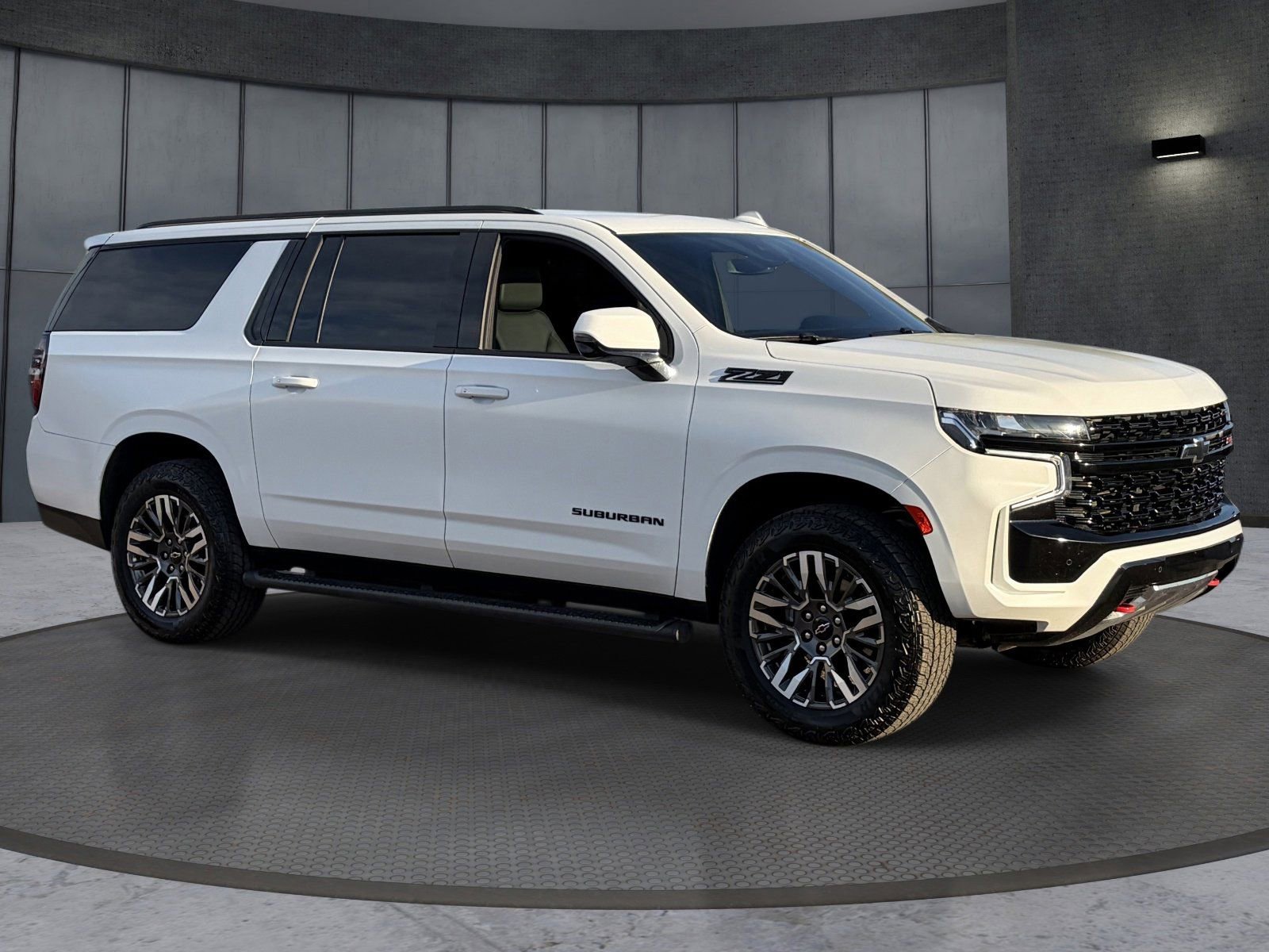 2023 Chevrolet Suburban Z71 - Photo 8
