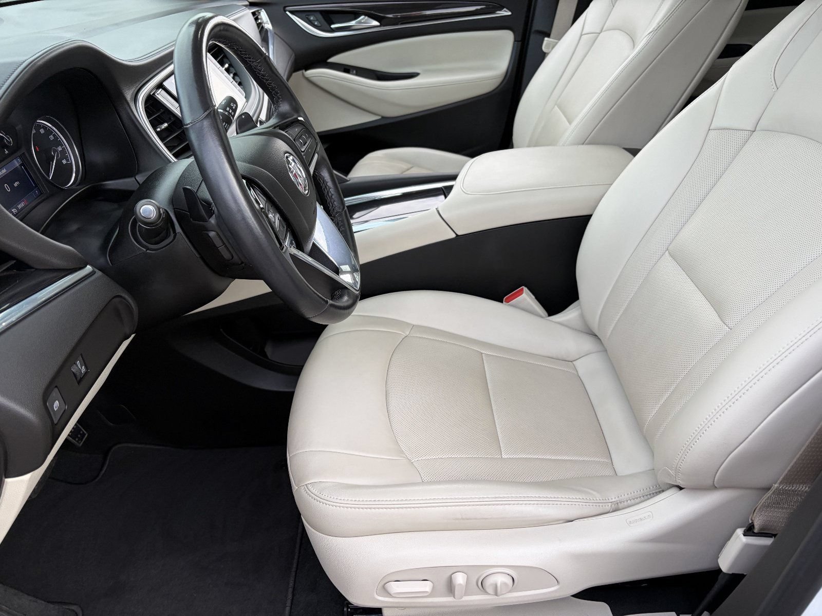 Used 2024 White Frost Tricoat Buick Essence image 20