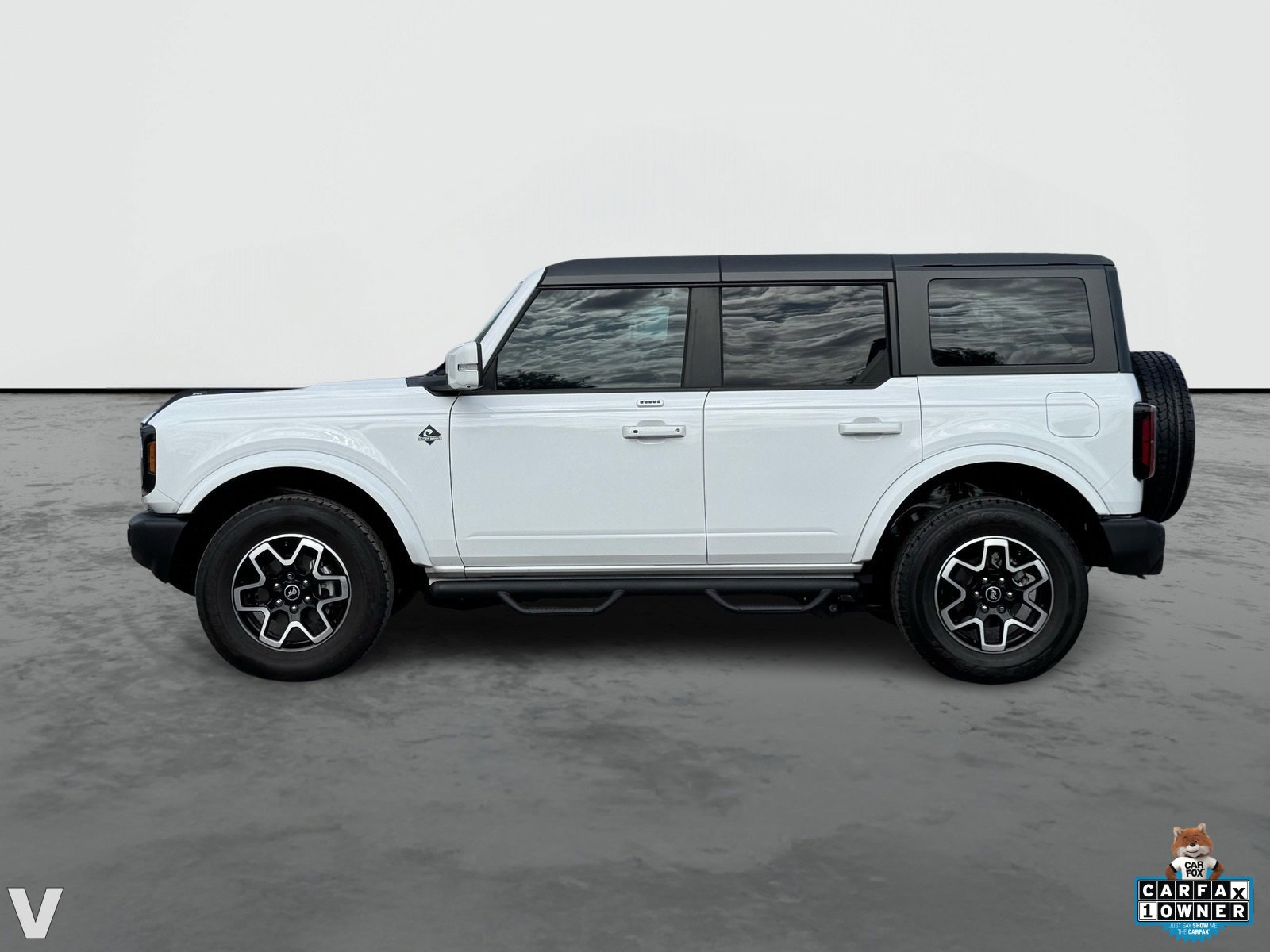 2023 Ford Bronco Outer Banks photo 2