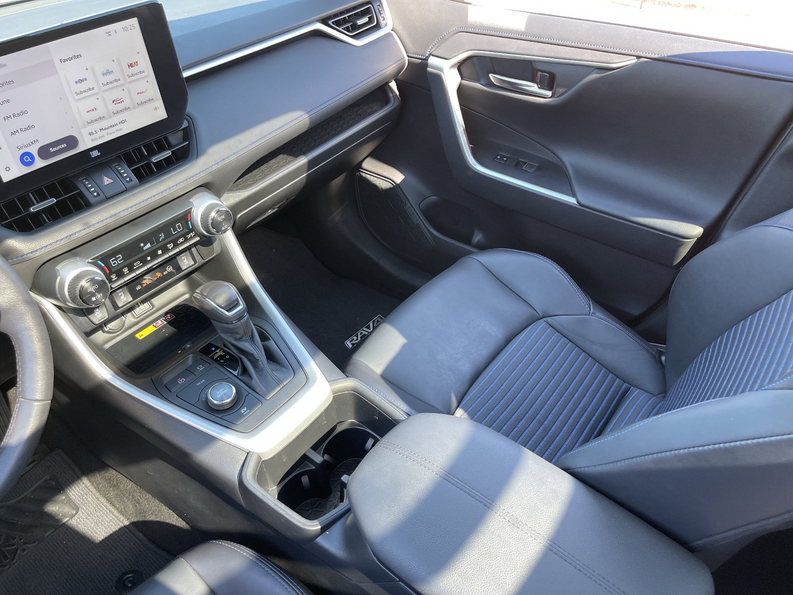 2023 Toyota RAV4 XSE - Photo 17