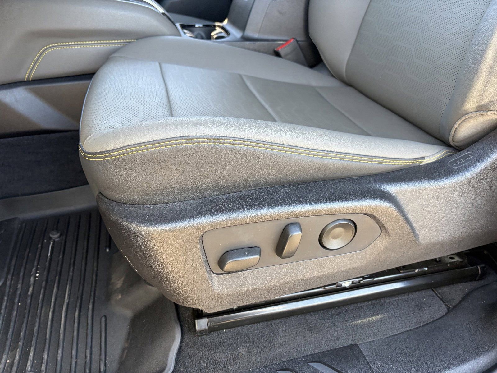 2025 Chevrolet Colorado ZR2 - Photo 22