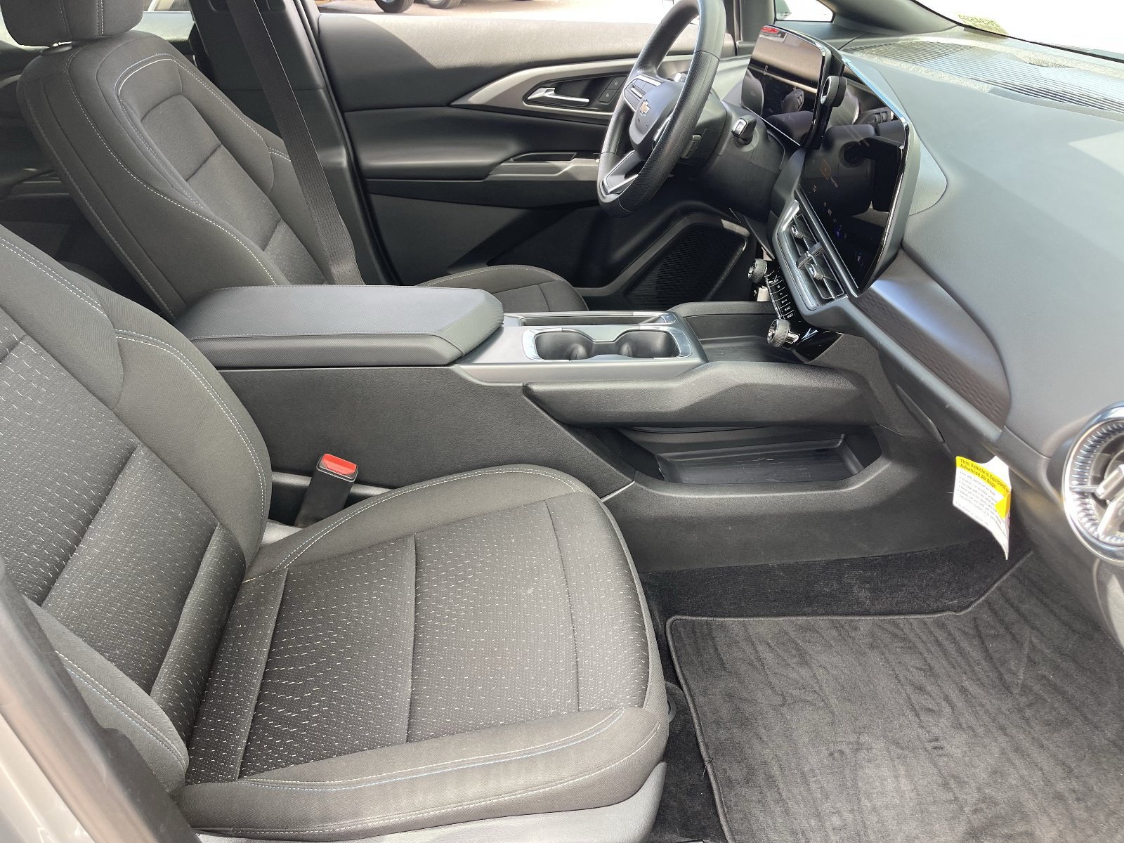 2025 Chevrolet Equinox EV LT - Photo 12