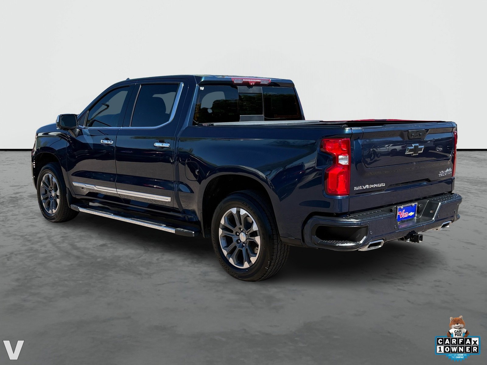 2023 Chevrolet Silverado 1500 High Country photo 3