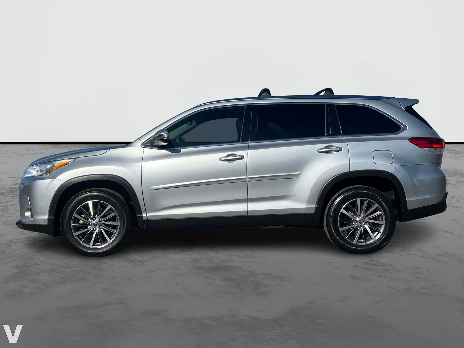 Image 3 of 2019 Toyota Highlander SE SUV
