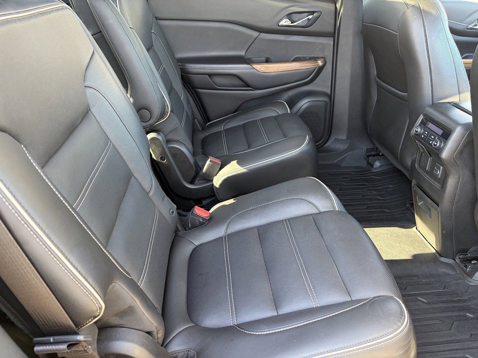 2019 GMC Acadia Denali - Photo 14