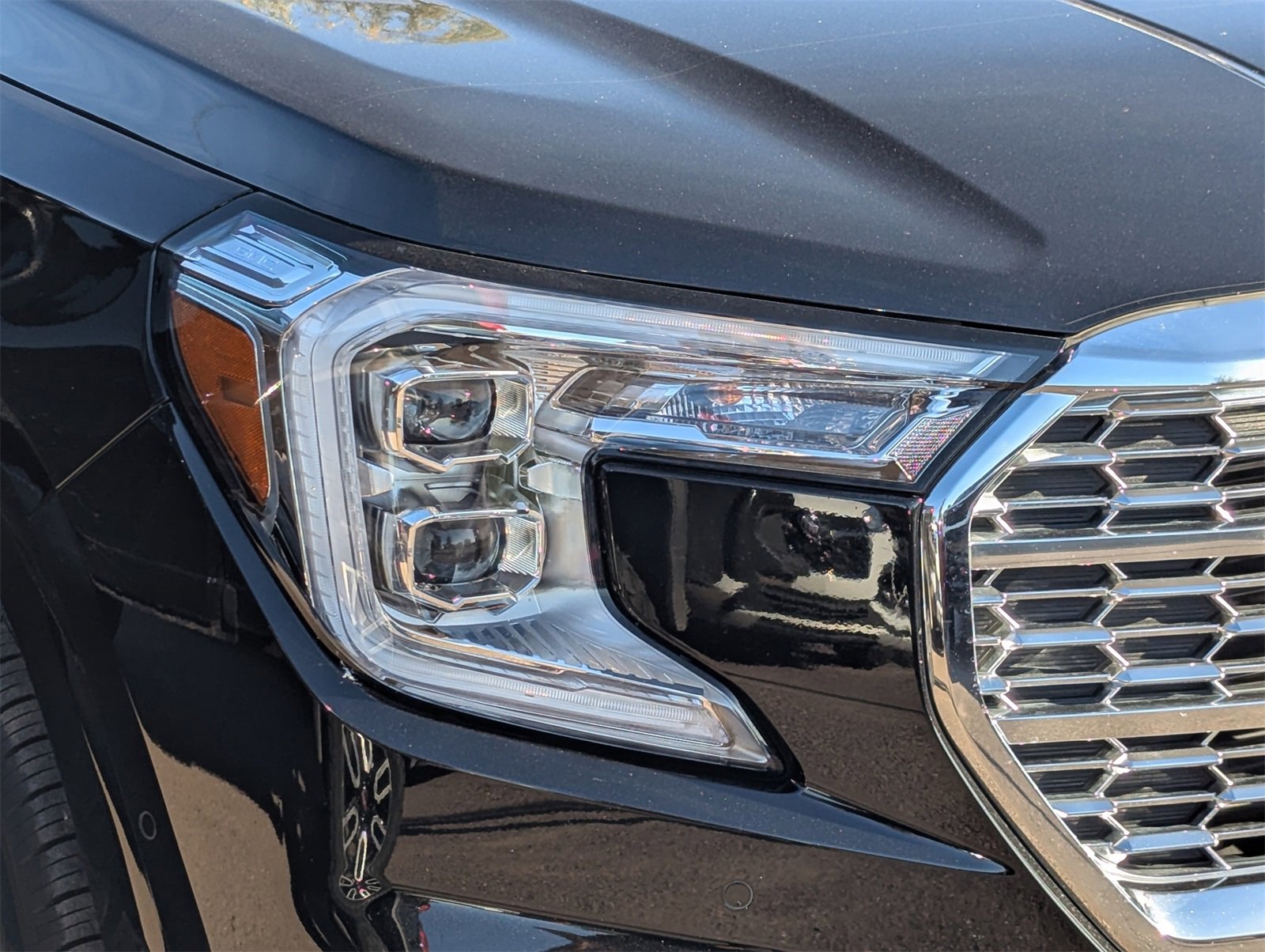 2024 Gmc Terrain Denali photo 2