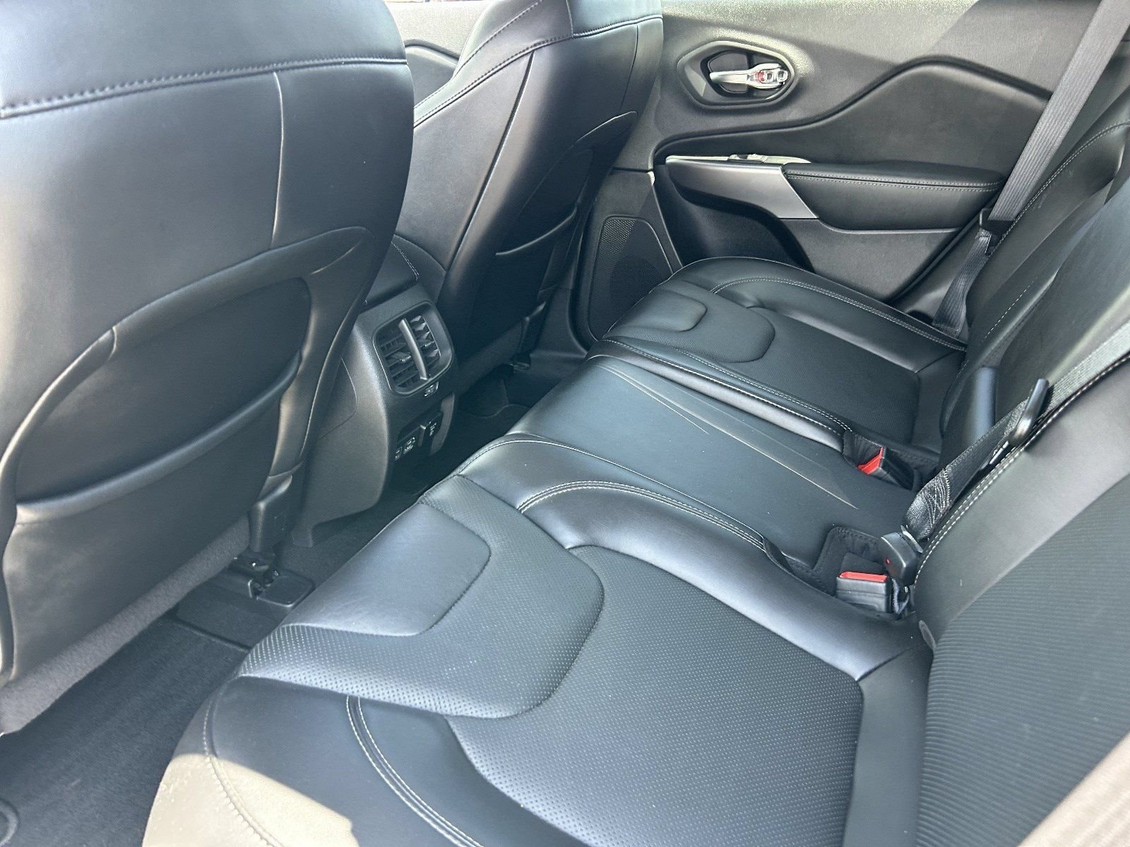 2021 Jeep Cherokee Latitude Lux - Photo 23