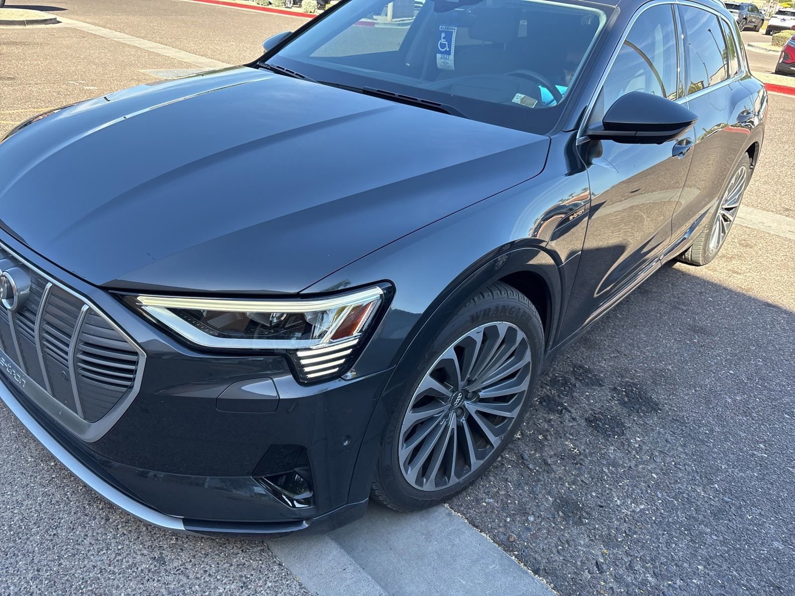 2019 Audi e-tron Prestige's photo