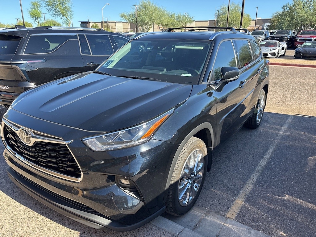 Used 2023 Toyota Highlander L SUV