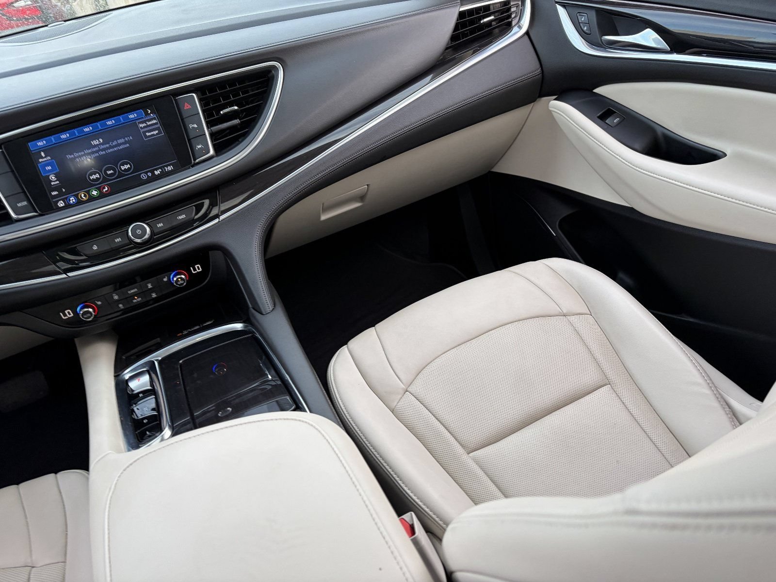 Used 2024 White Frost Tricoat Buick Essence image 17