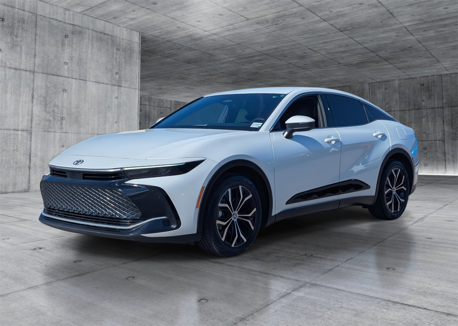 2024 Toyota Crown XLE photo 2