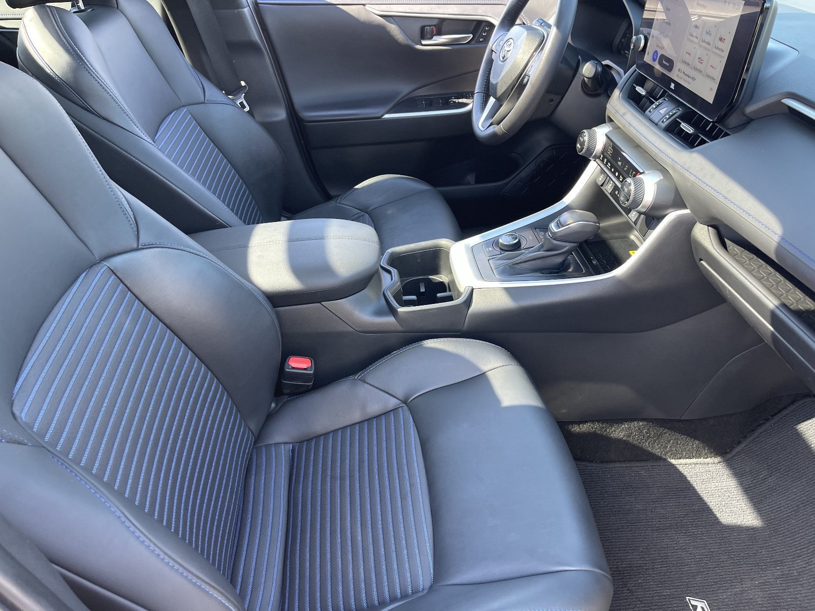 2023 Toyota RAV4 XSE - Photo 13