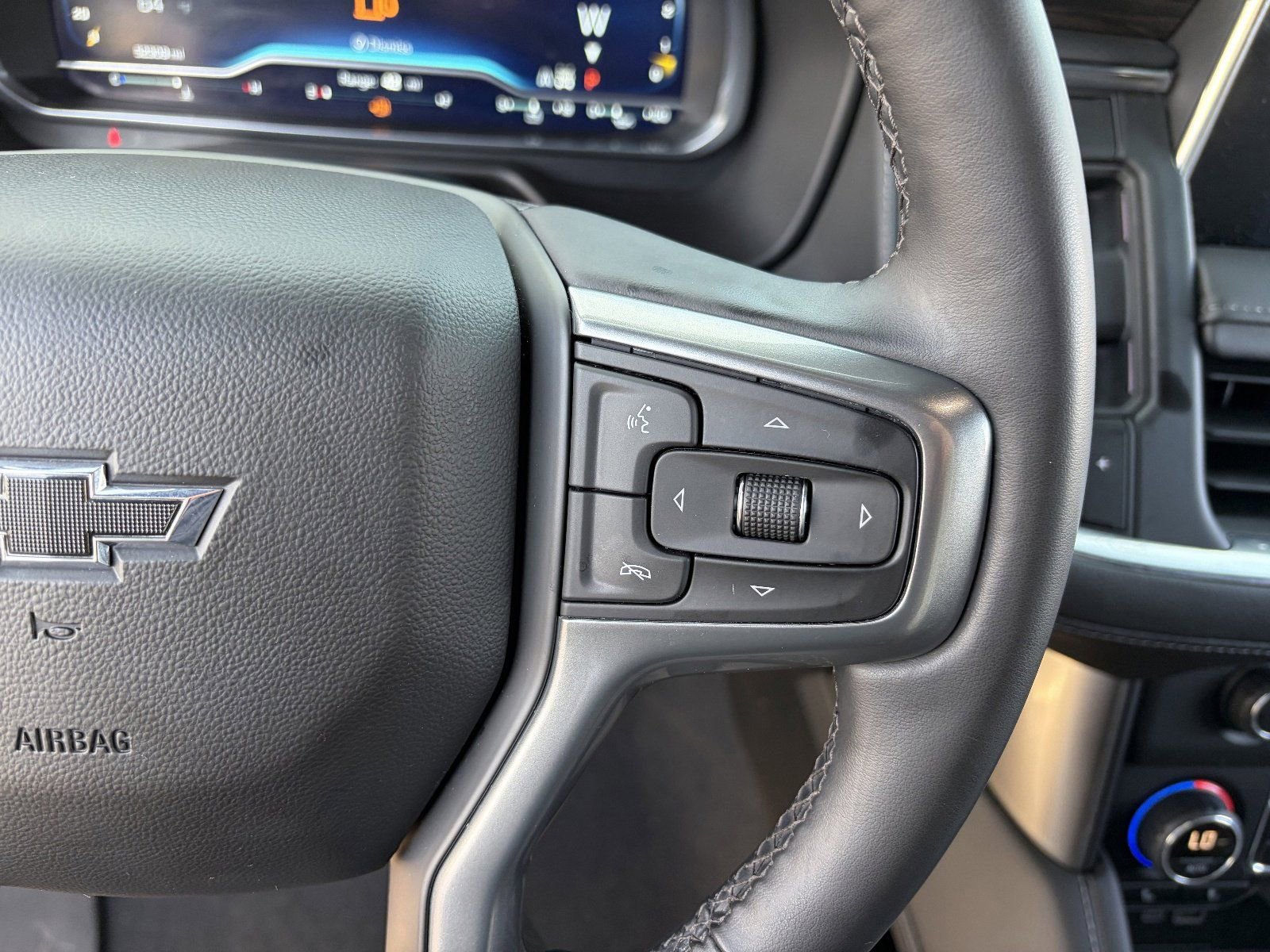 2023 Chevrolet Suburban Z71 - Photo 26
