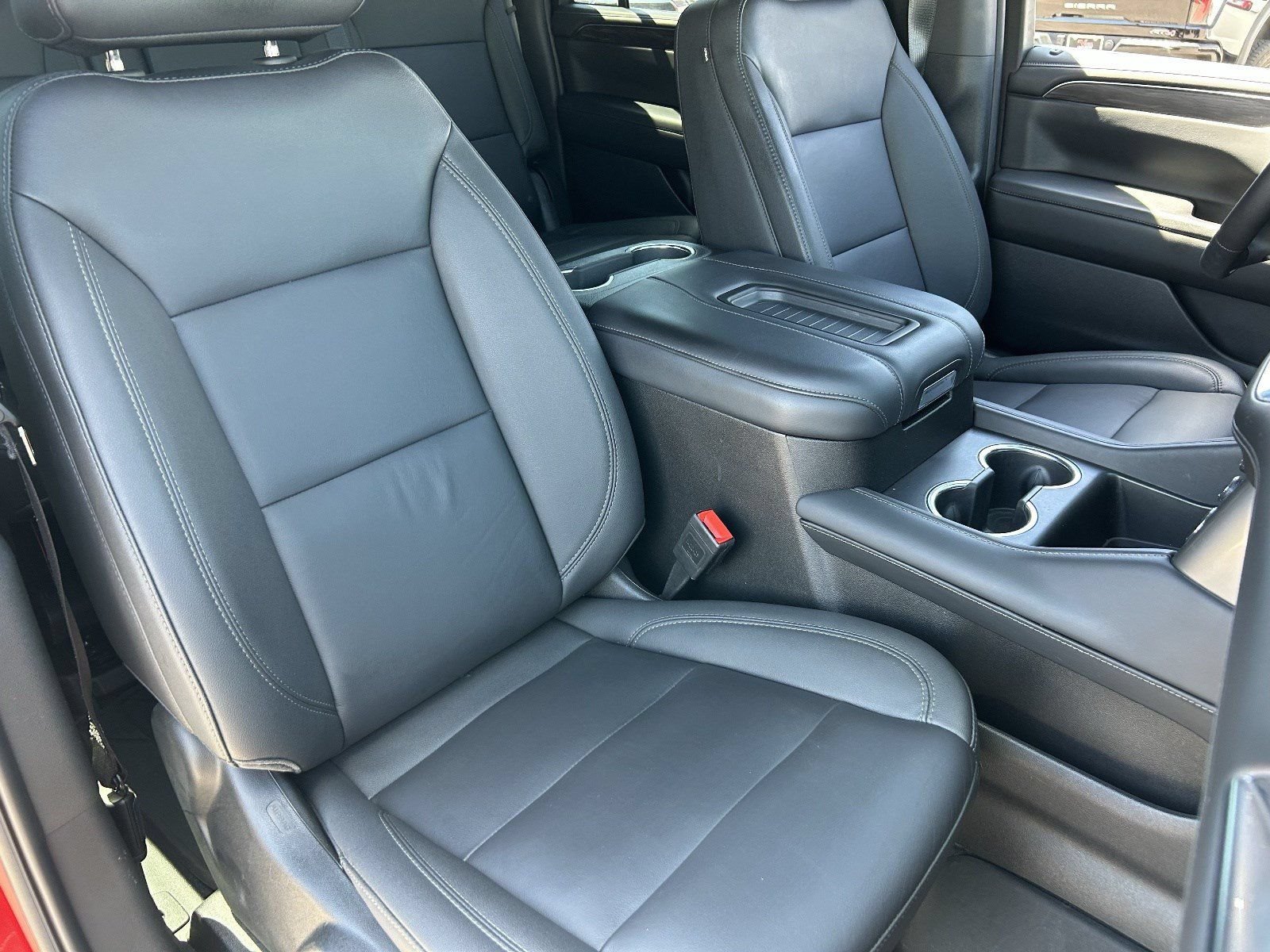 2024 Chevrolet Suburban LT - Photo 11