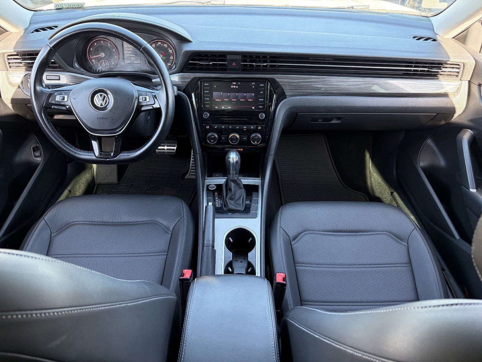 2020 Volkswagen Passat R-Line - Photo 16