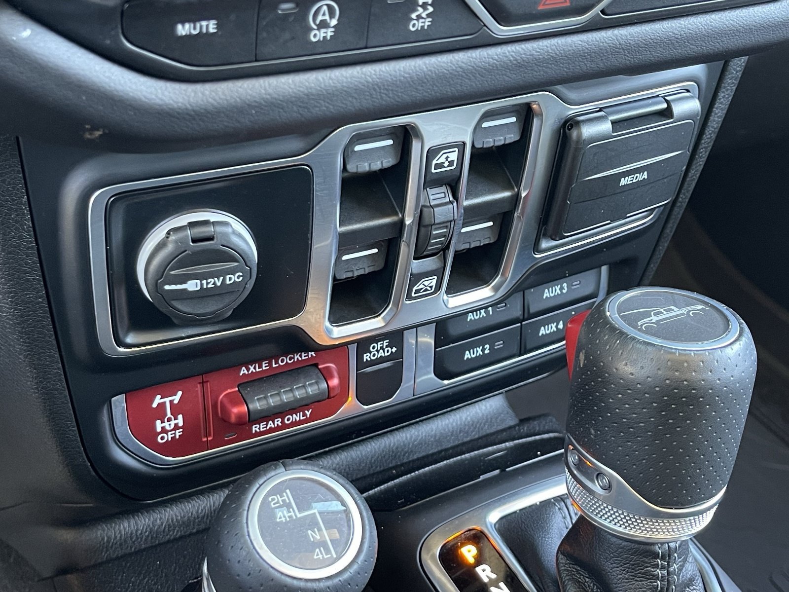 2025 Jeep Gladiator Mojave - Photo 26