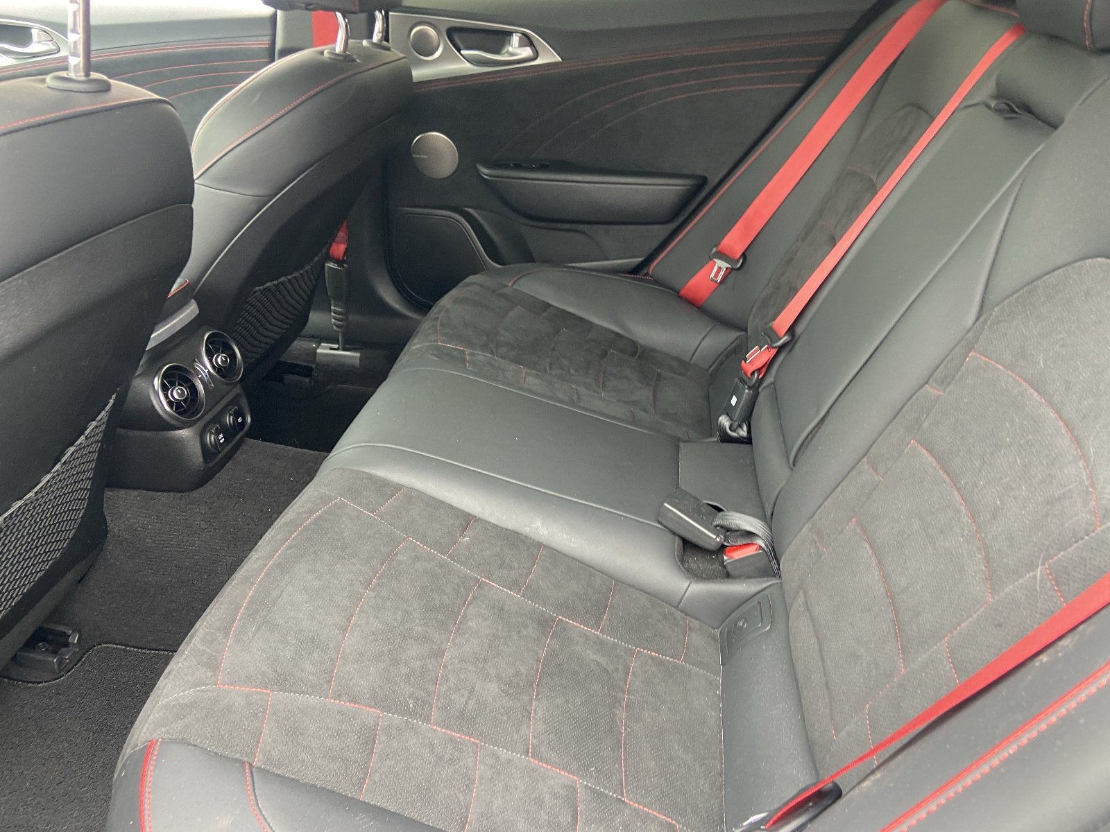 2023 Kia Stinger GT2 - Photo 18