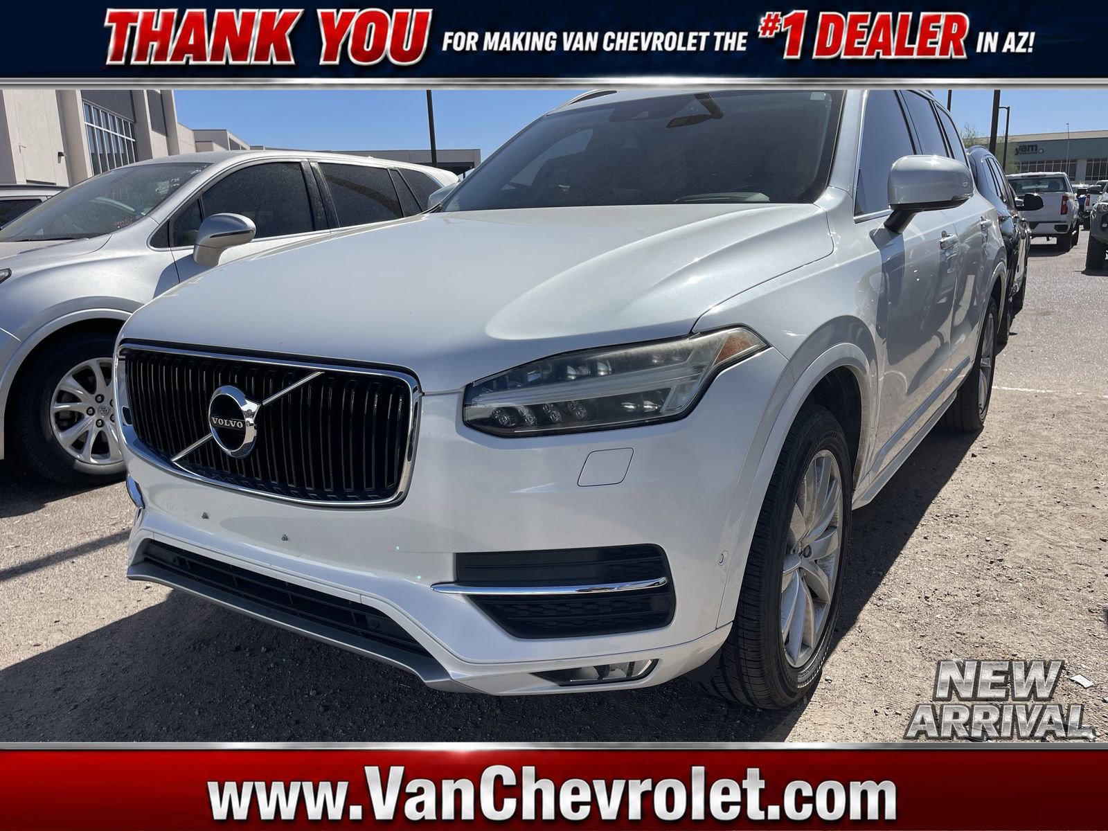 2016 Volvo XC90 T6 AWD Momentum's photo