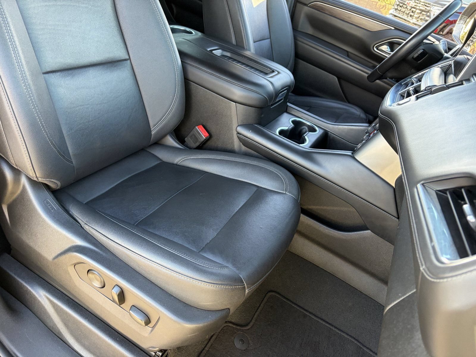 2022 Chevrolet Suburban Z71 - Photo 11