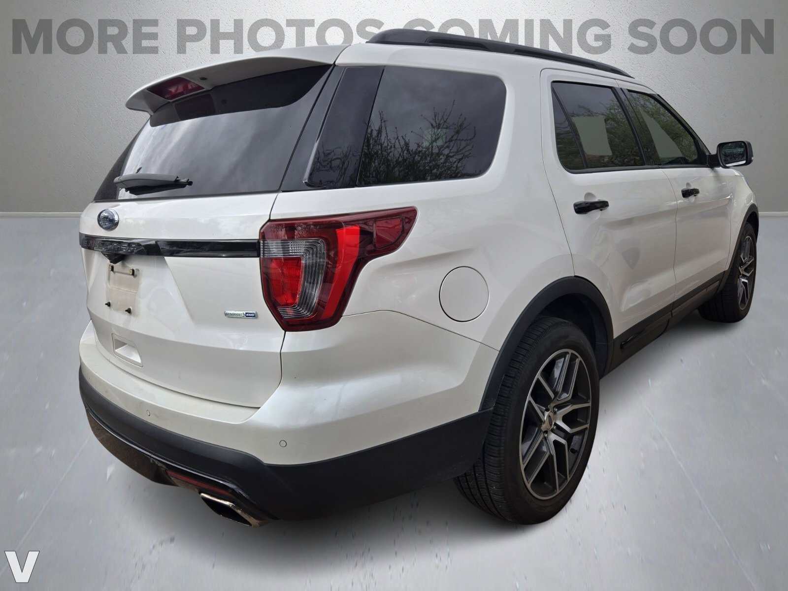 2017 Ford Explorer Sport photo 3