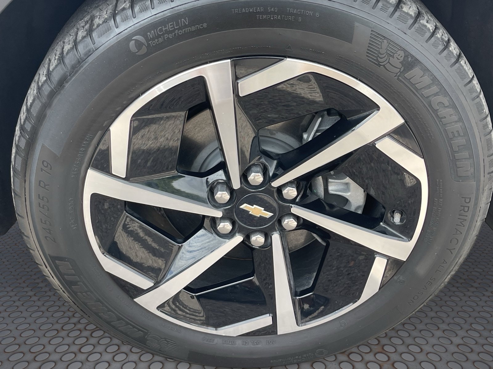 2025 Chevrolet Equinox EV LT - Photo 10