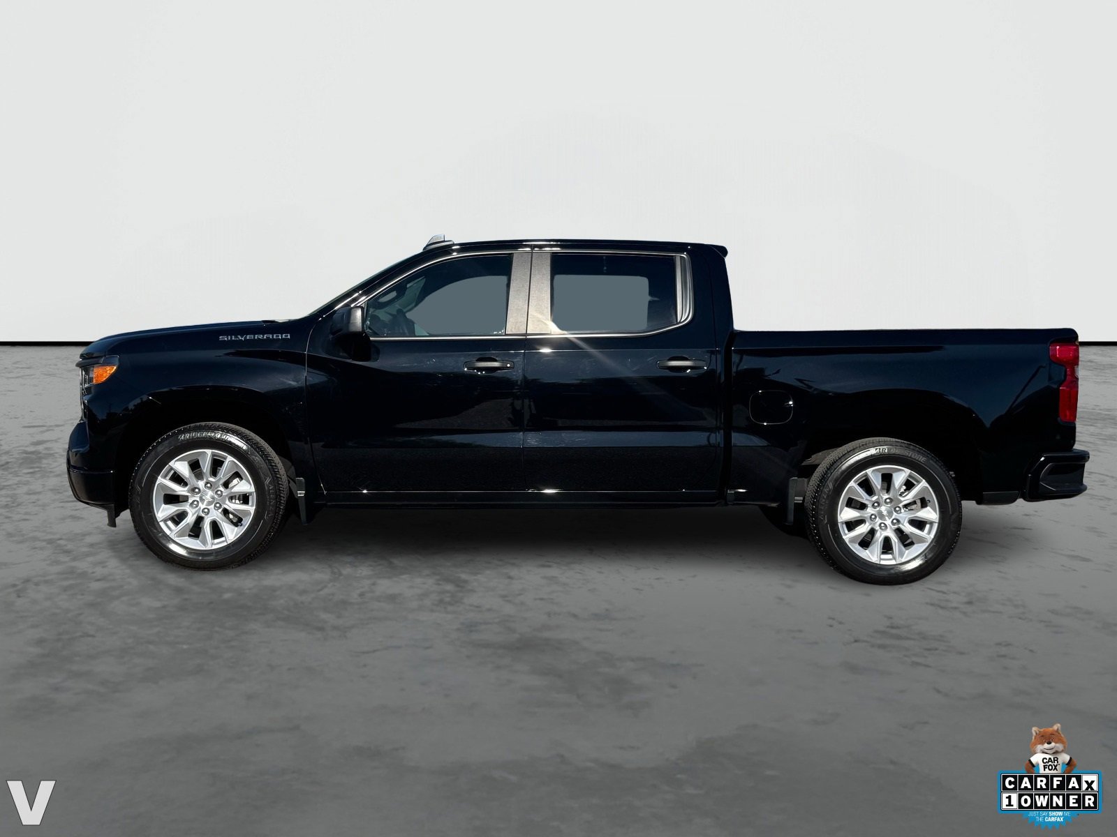 2024 Chevrolet Silverado Custom photo 2
