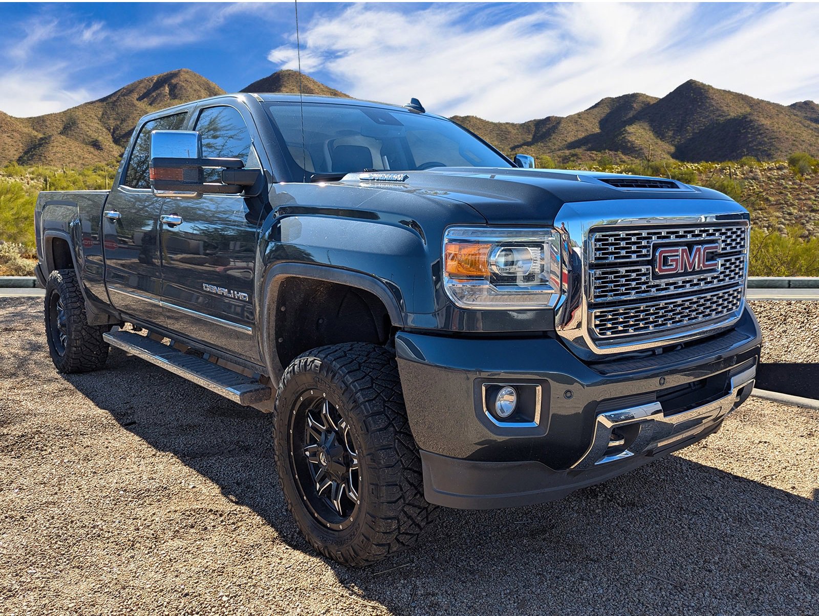 2019 Gmc Sierra 2500 HD Denali photo 3