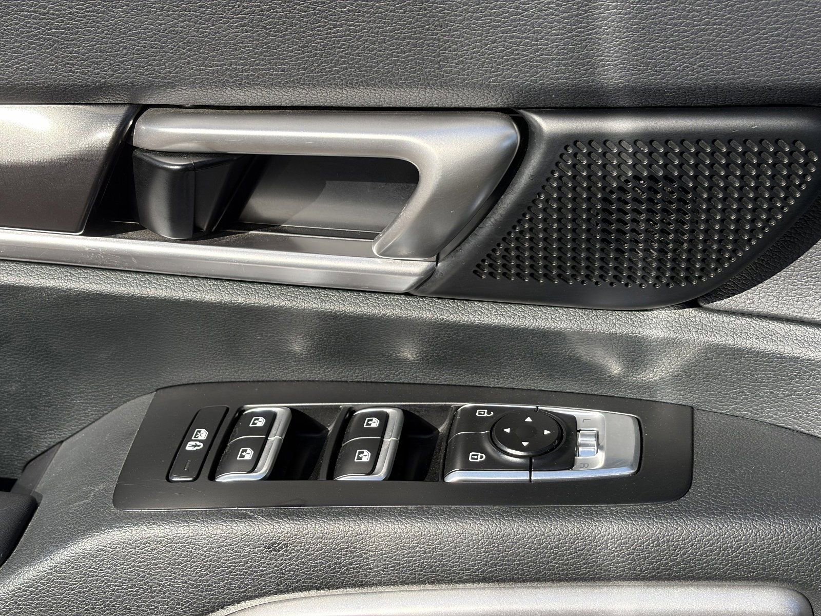 2025 Kia Telluride S - Photo 23