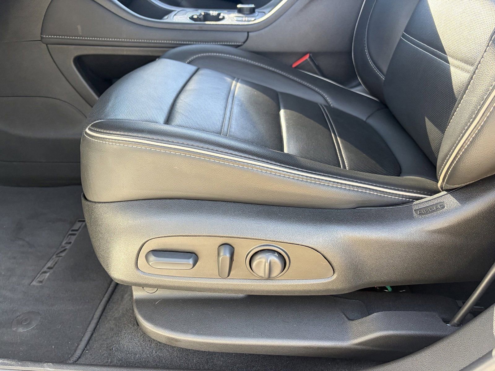 2023 GMC Acadia Denali - Photo 22