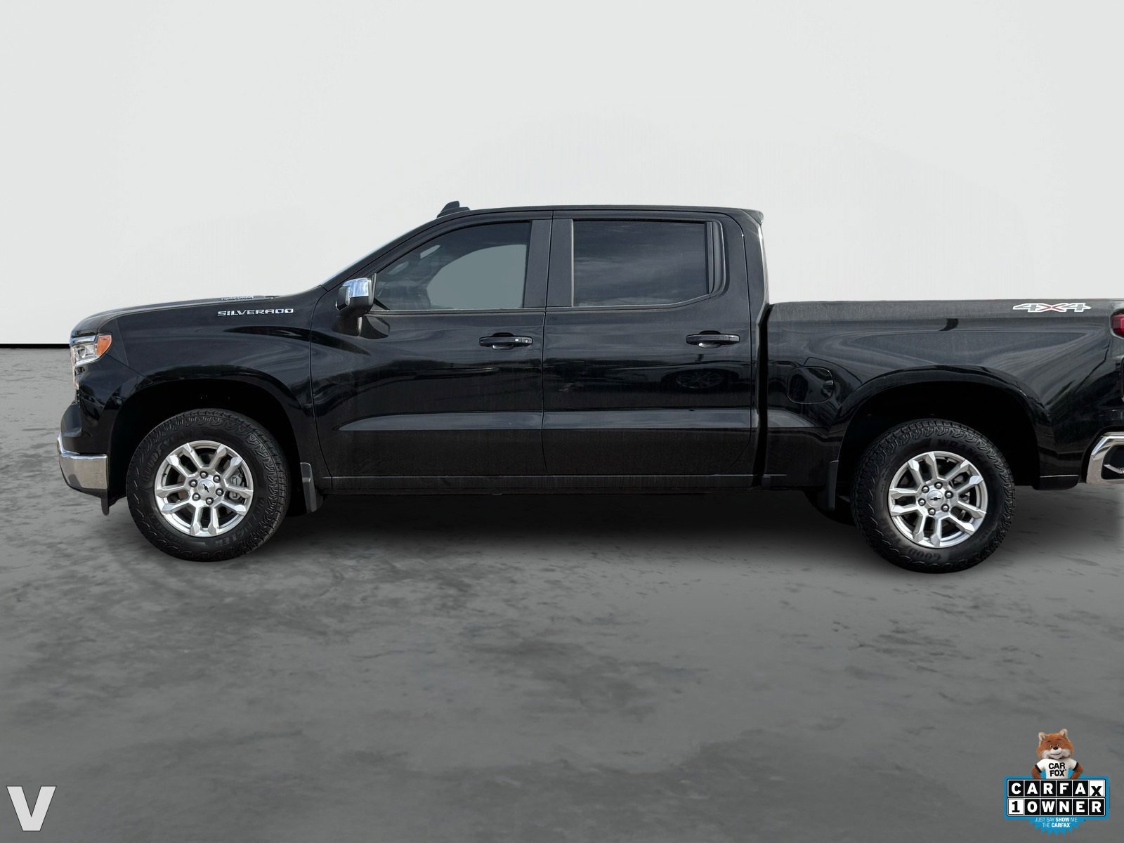 2025 Chevrolet Silverado 1500 LT photo 2