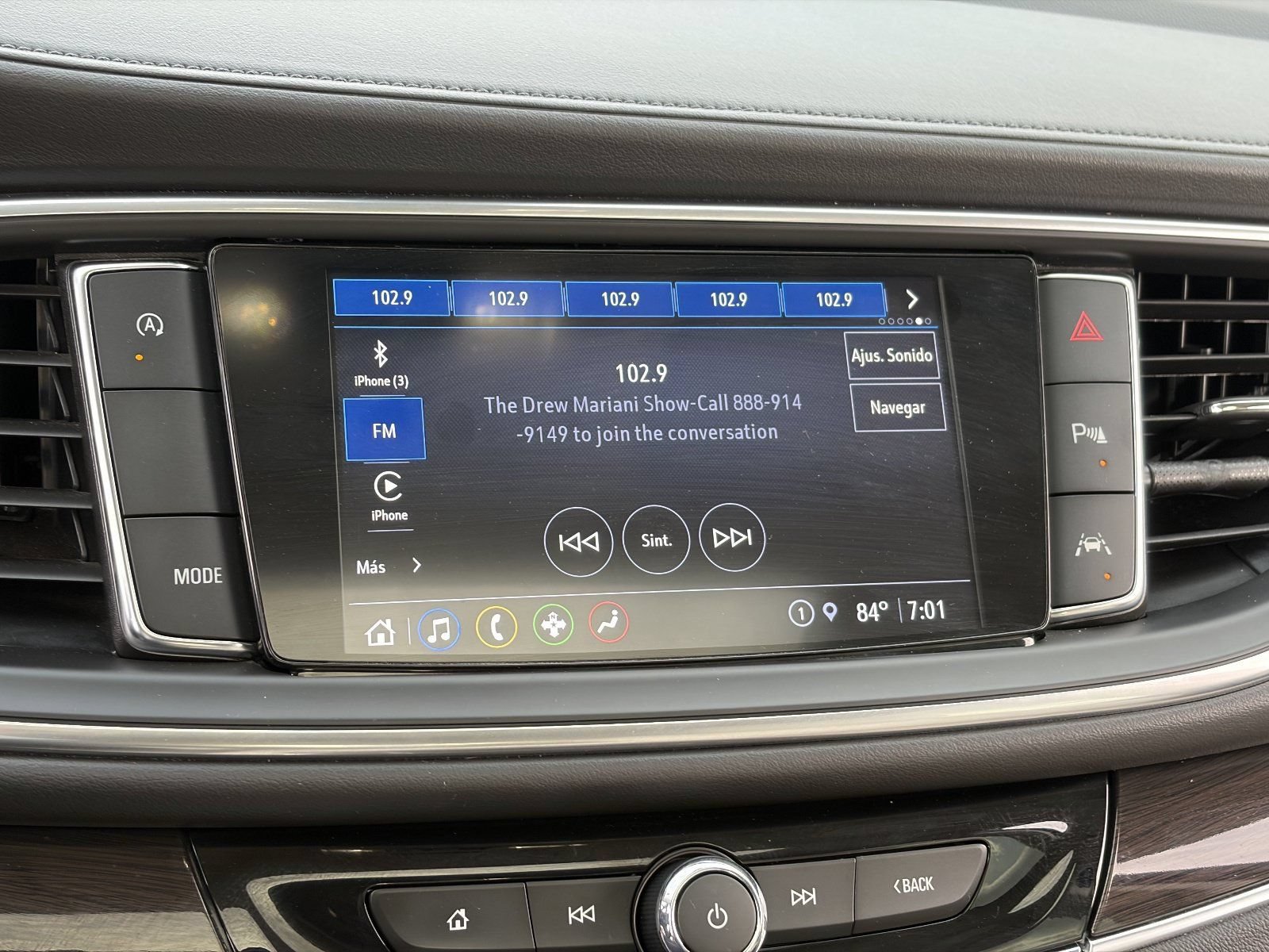 Used 2024 White Frost Tricoat Buick Essence image 27