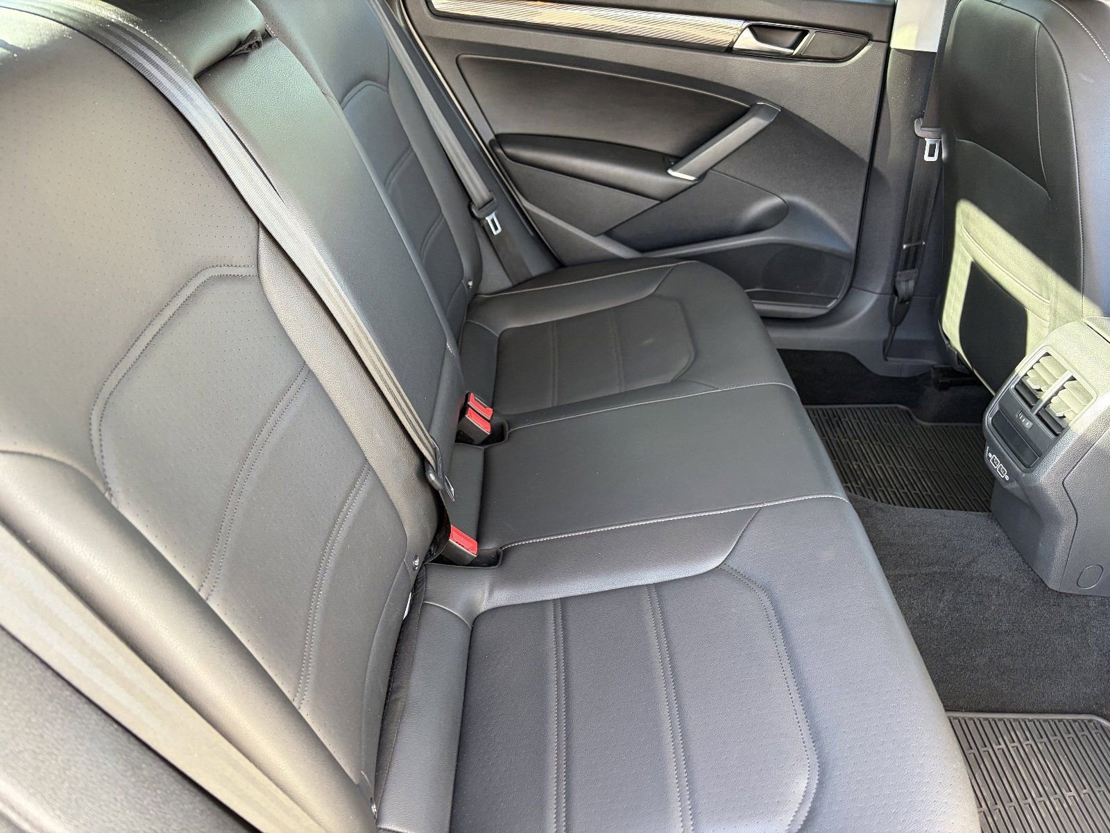 2020 Volkswagen Passat R-Line - Photo 14