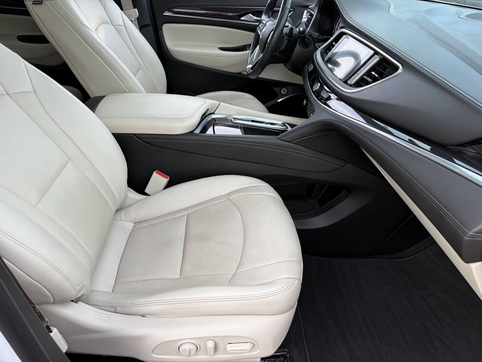 Used 2024 White Frost Tricoat Buick Essence image 12