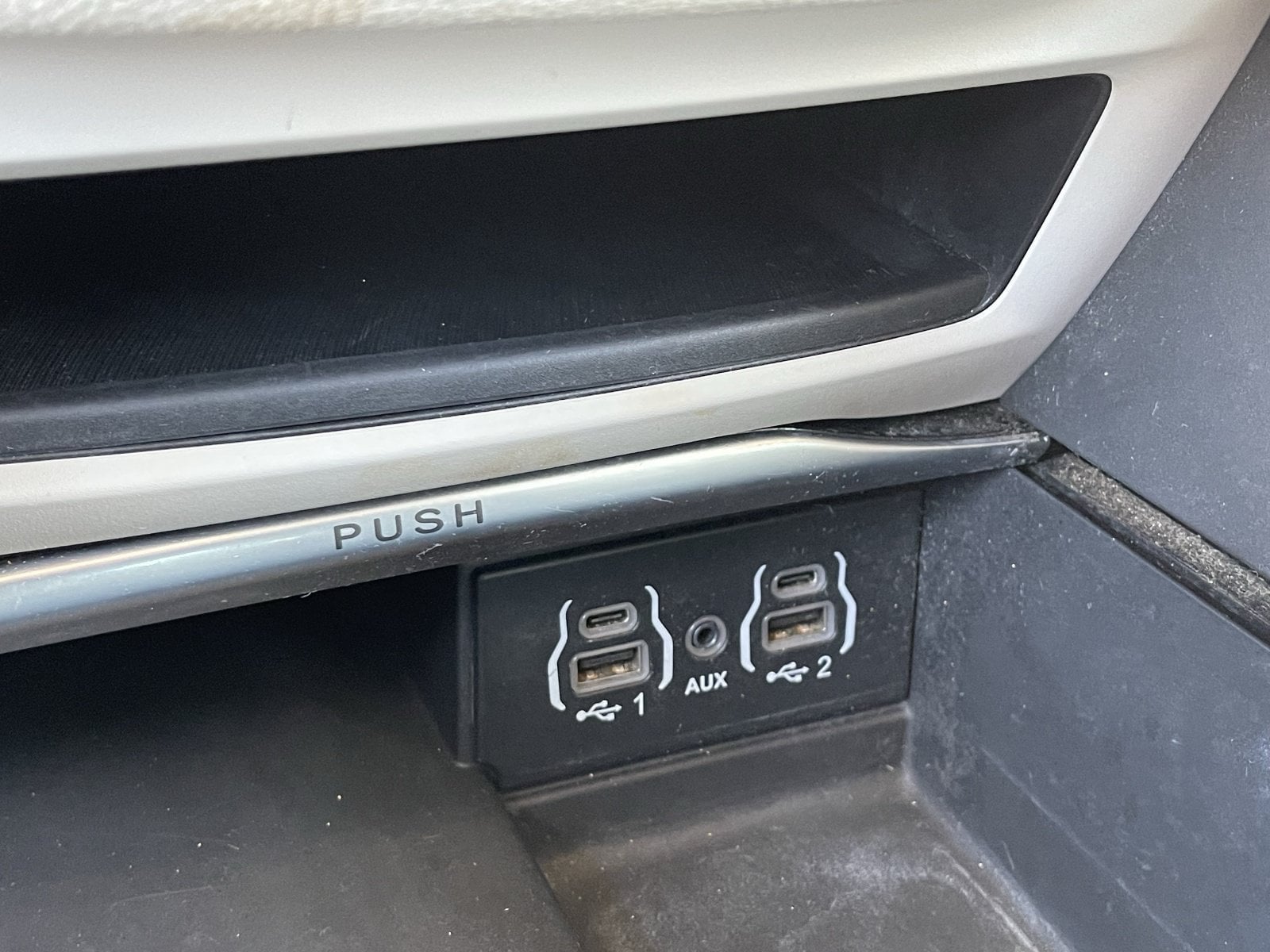 2021 Chrysler Pacifica Limited - Photo 27