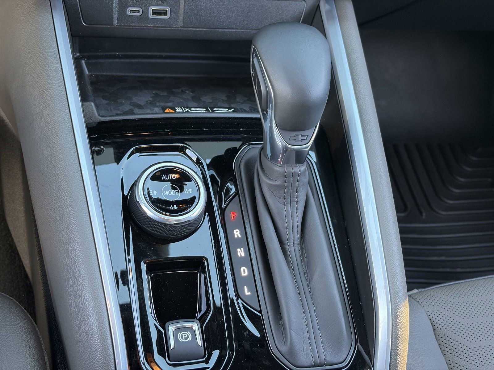 2025 Chevrolet Colorado ZR2 - Photo 32