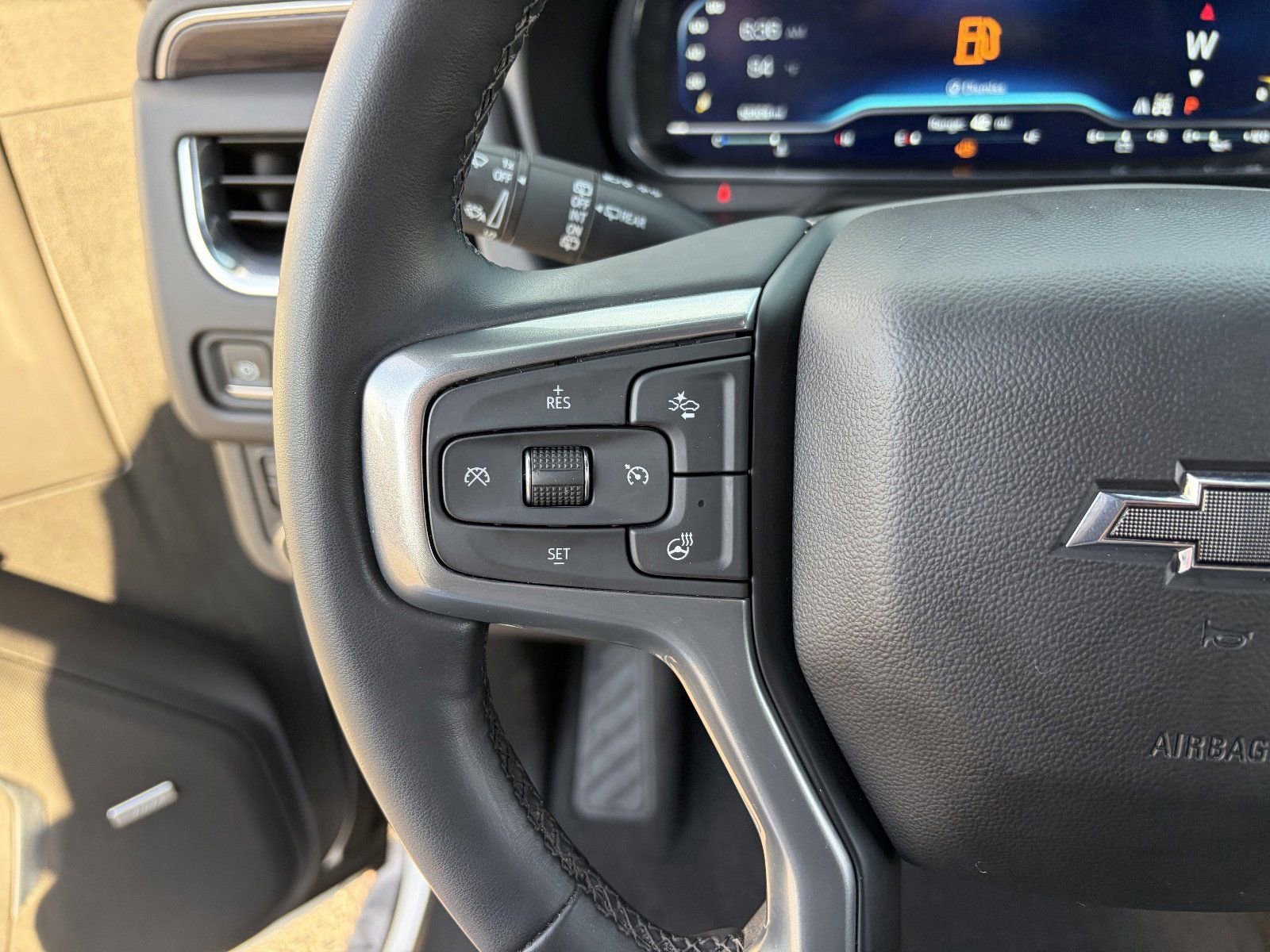 2023 Chevrolet Suburban Z71 - Photo 25